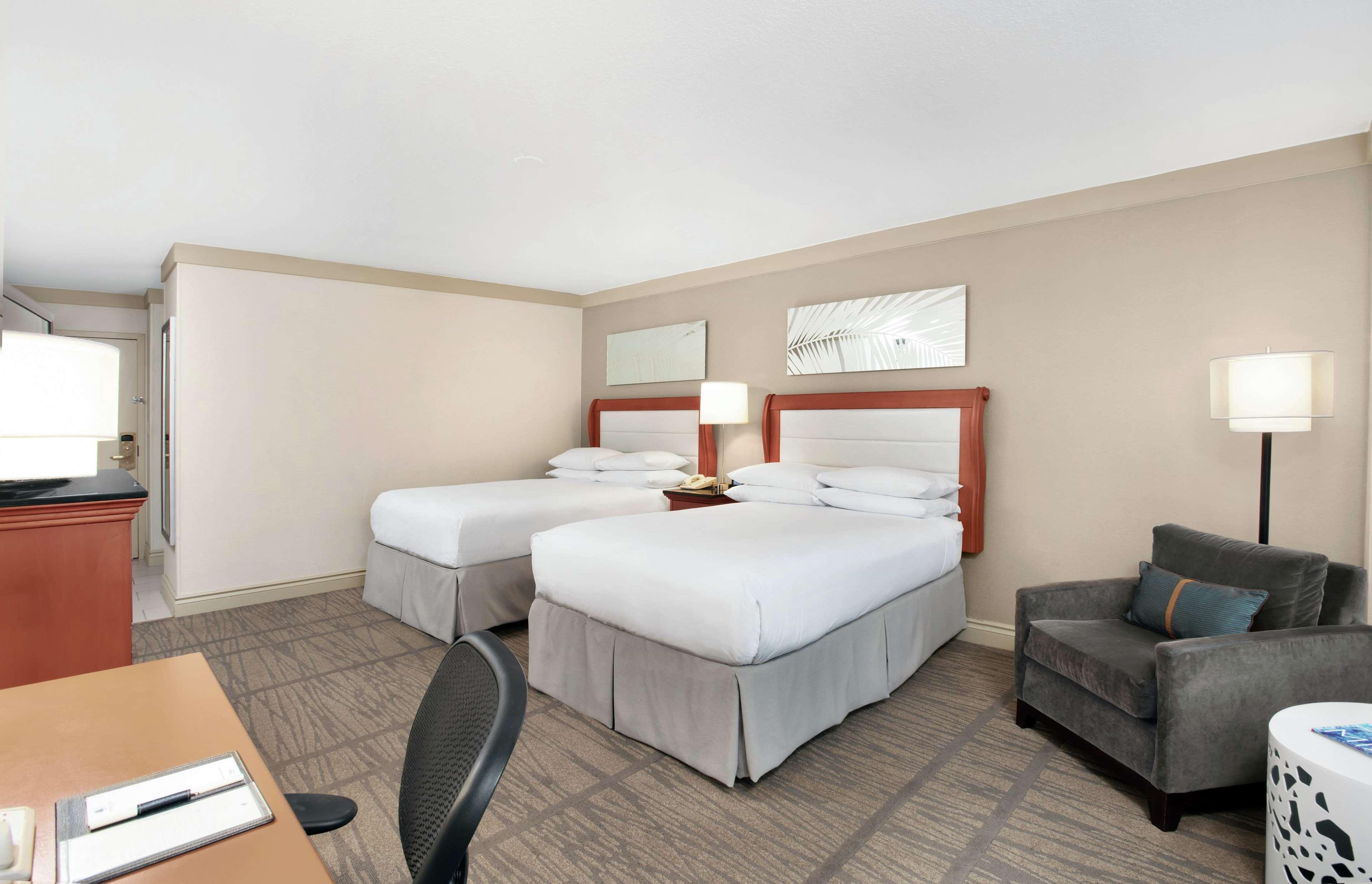 Doubletree By Hilton Hotel Miami Airport & Convention Center Exterior foto