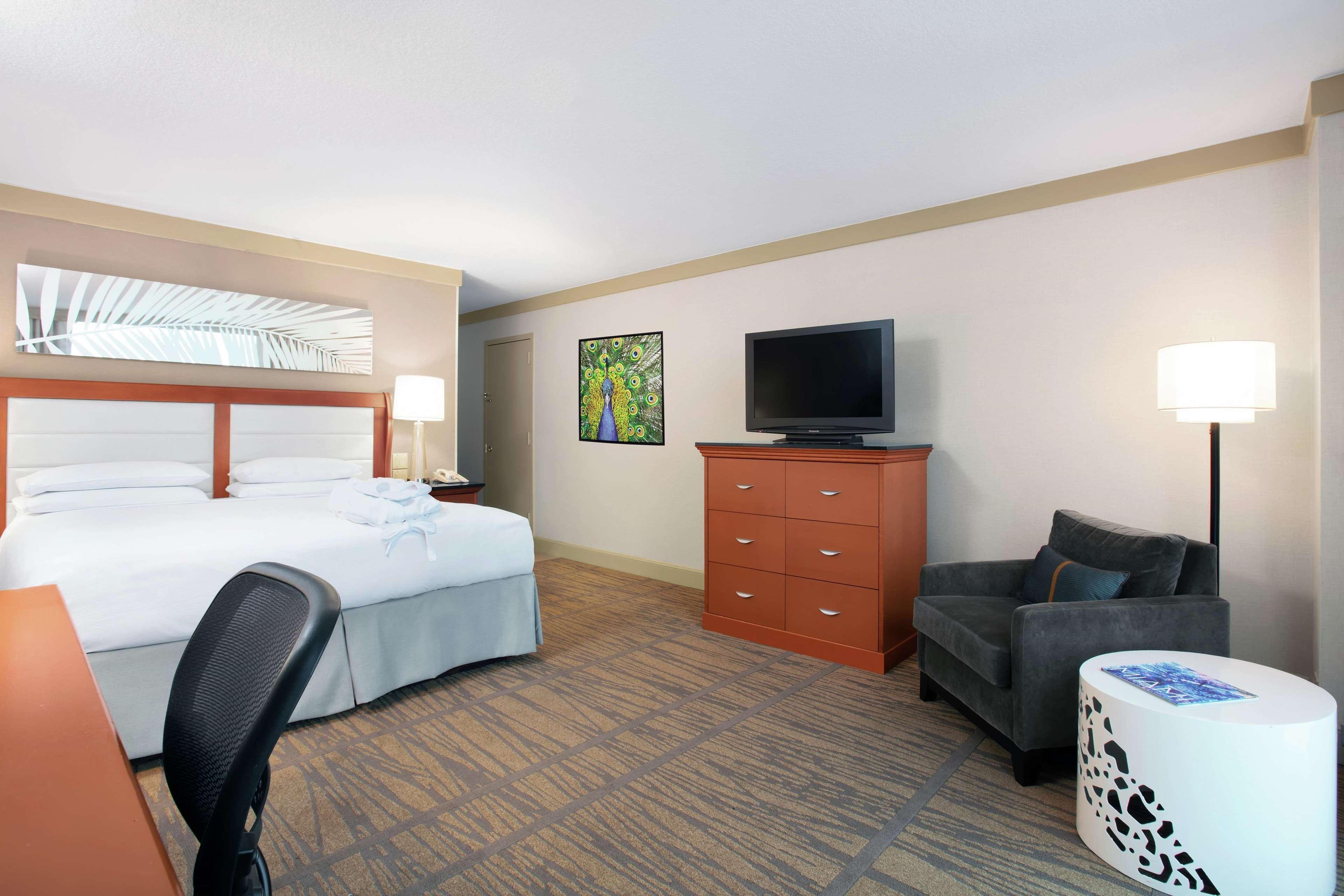 Doubletree By Hilton Hotel Miami Airport & Convention Center Exterior foto