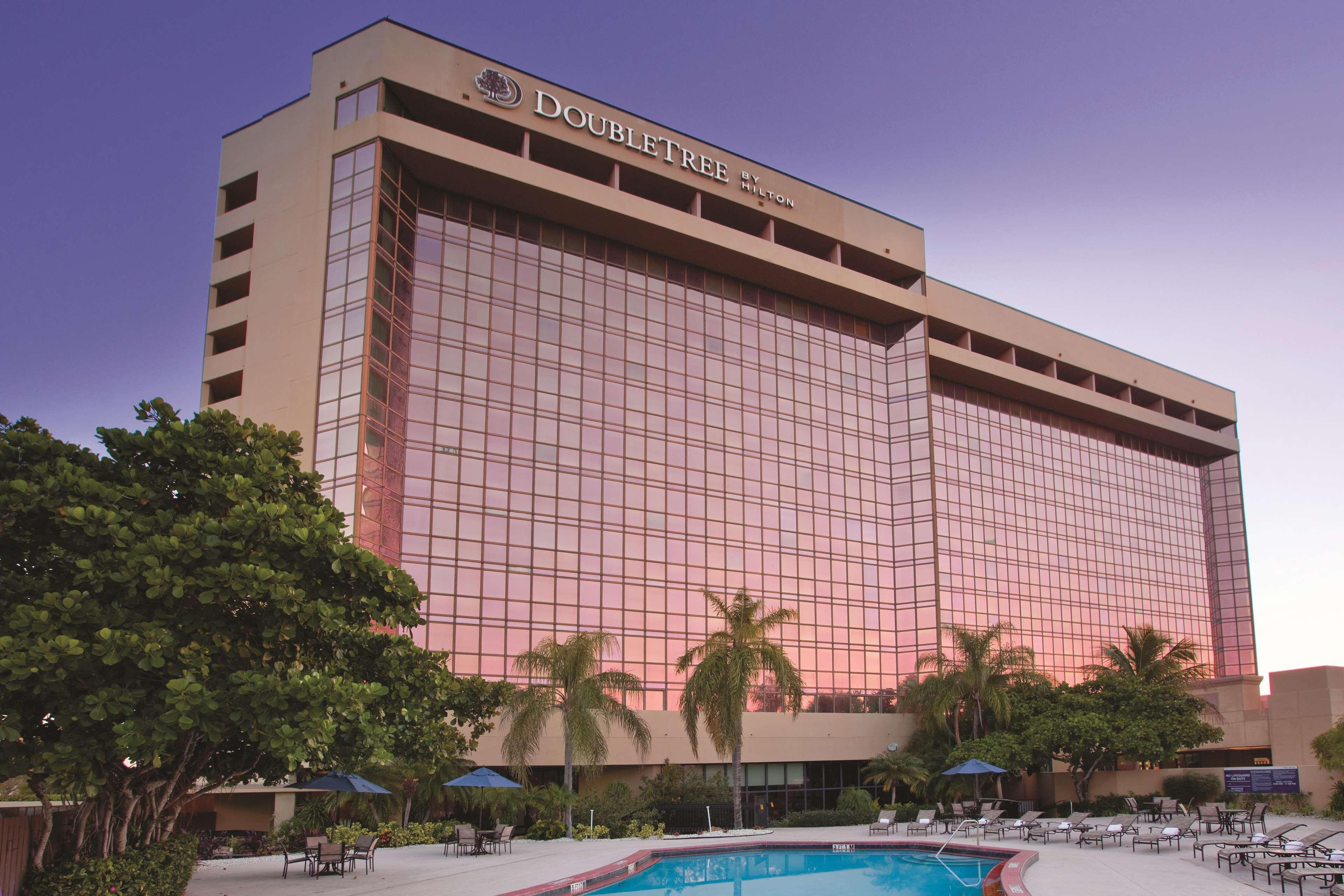 Doubletree By Hilton Hotel Miami Airport & Convention Center Exterior foto