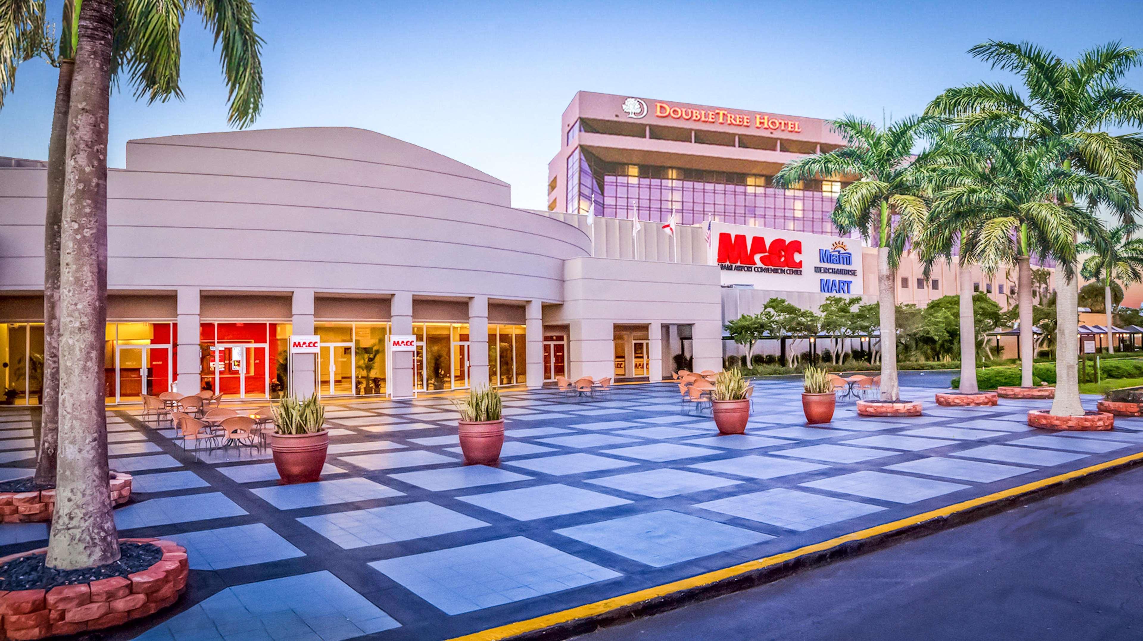 Doubletree By Hilton Hotel Miami Airport & Convention Center Exterior foto