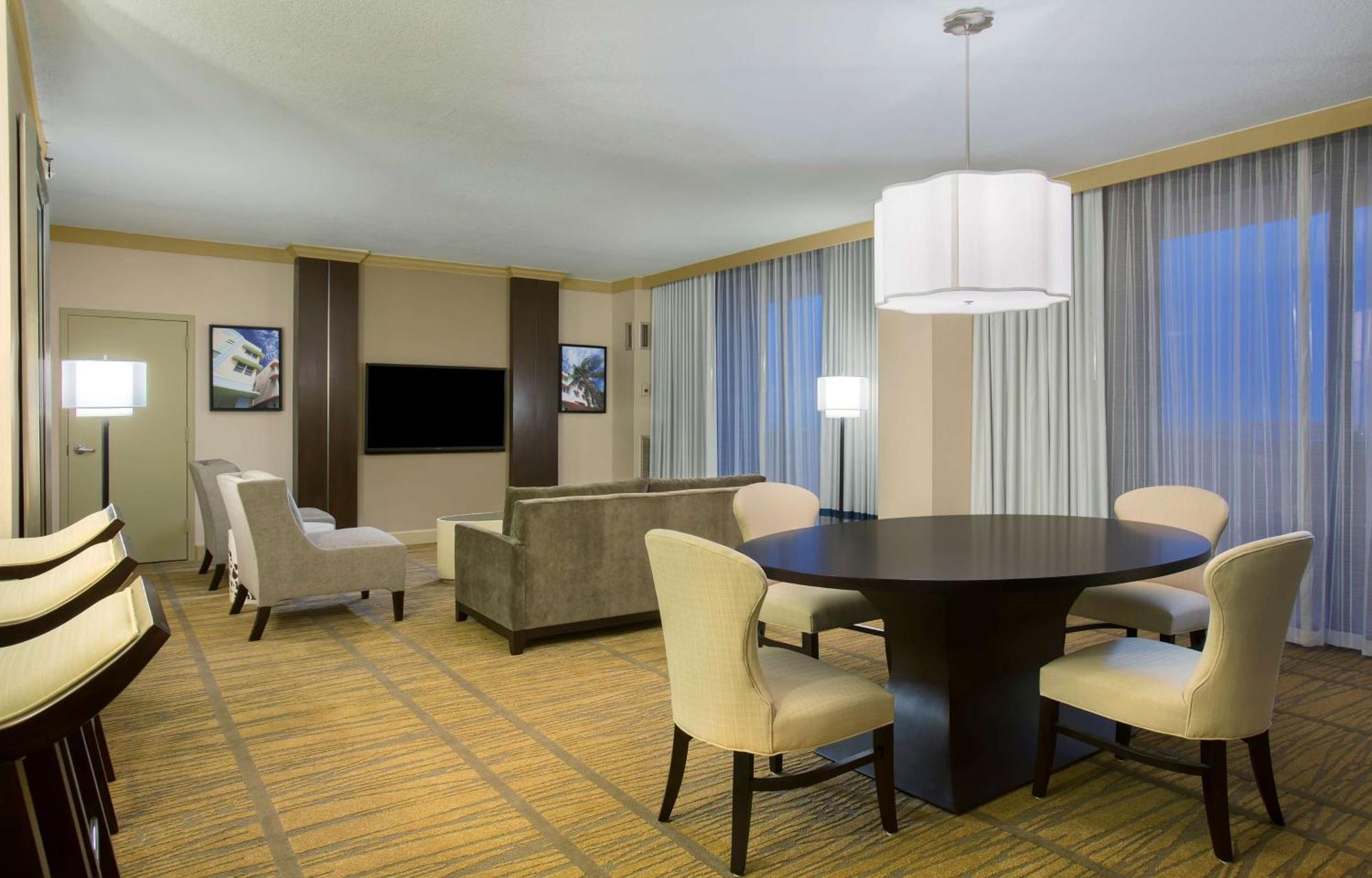 Doubletree By Hilton Hotel Miami Airport & Convention Center Exterior foto