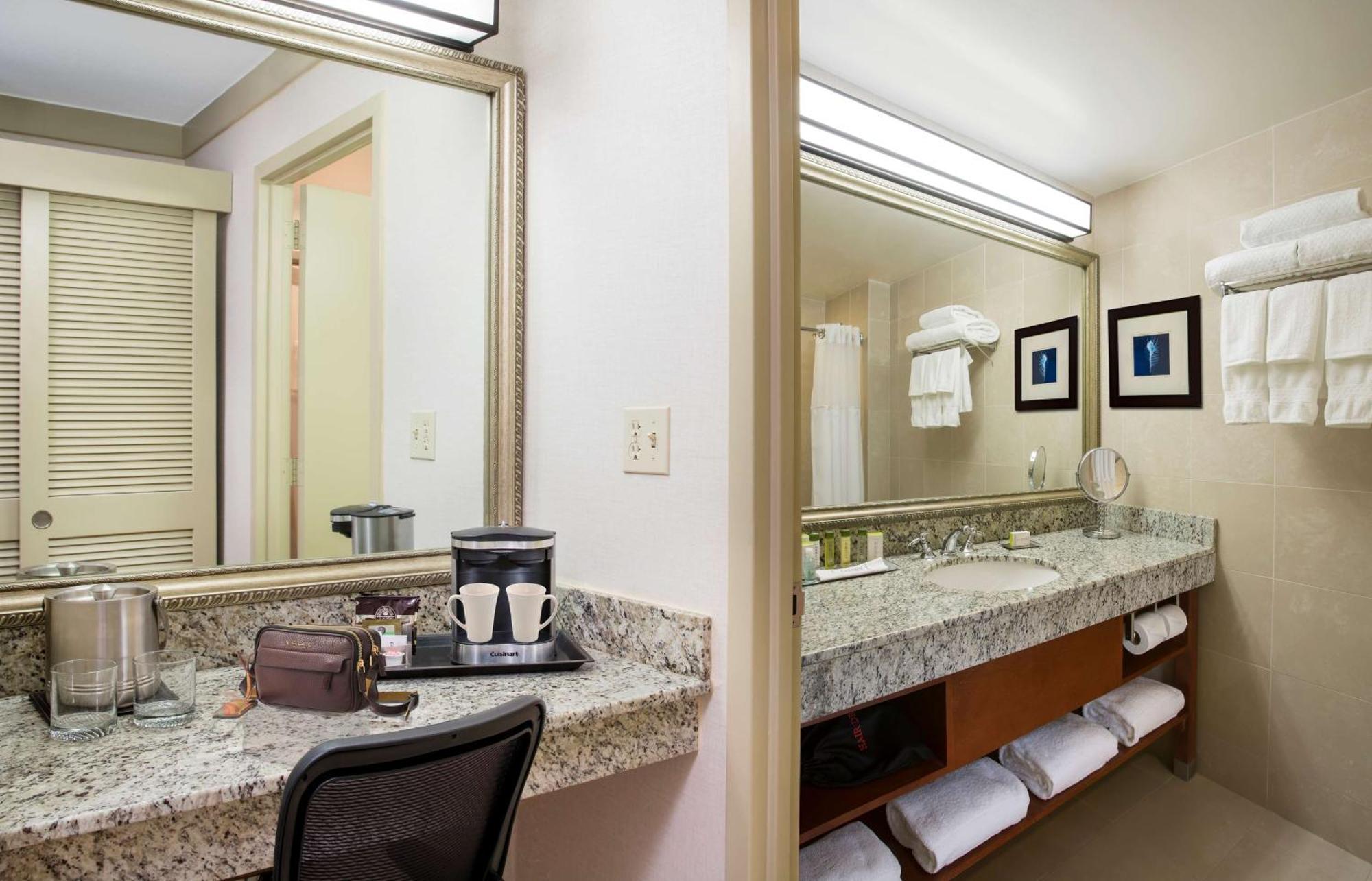 Doubletree By Hilton Hotel Miami Airport & Convention Center Exterior foto