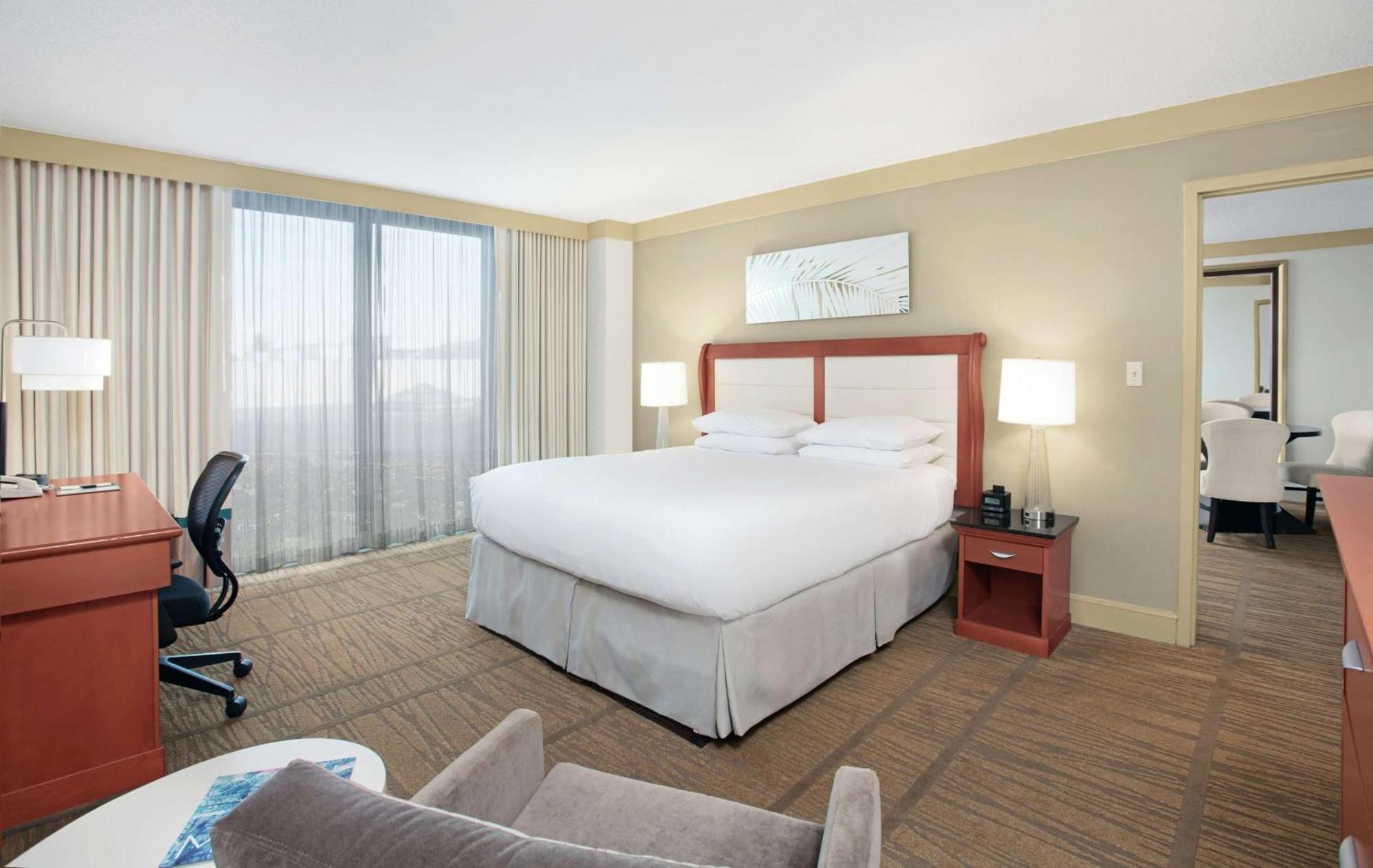 Doubletree By Hilton Hotel Miami Airport & Convention Center Exterior foto