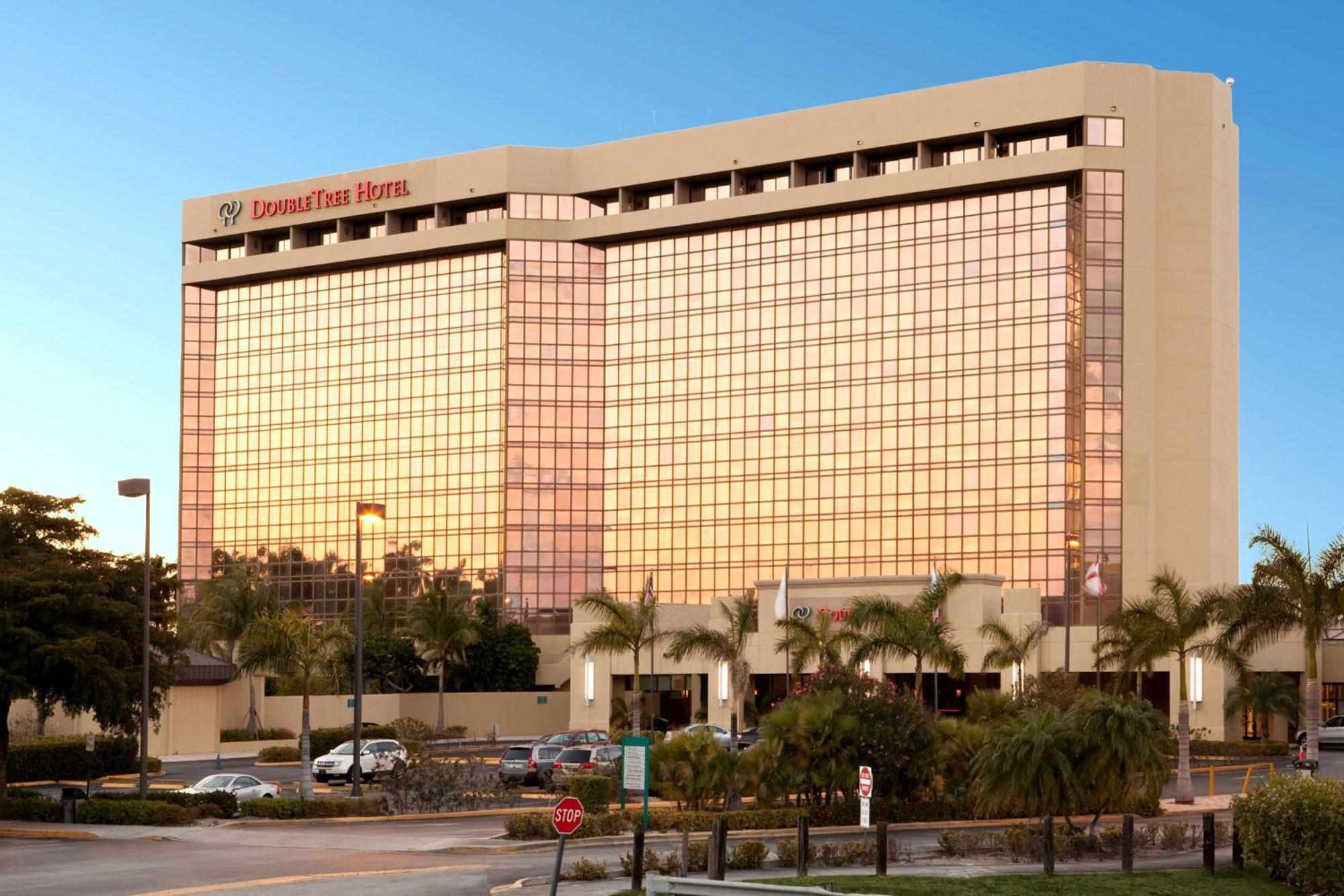 Doubletree By Hilton Hotel Miami Airport & Convention Center Exterior foto