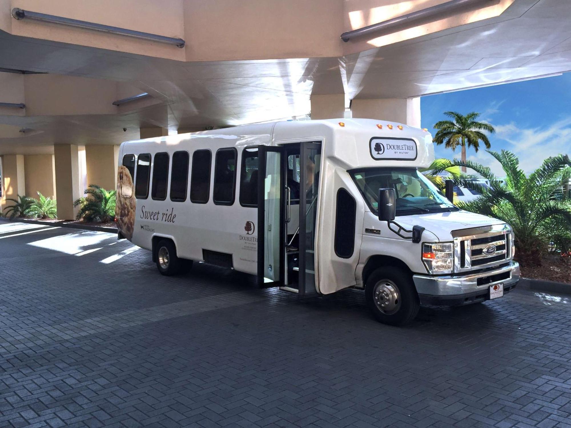Doubletree By Hilton Hotel Miami Airport & Convention Center Exterior foto