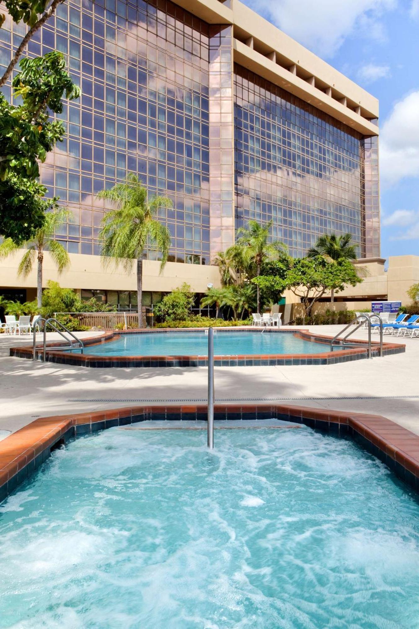 Doubletree By Hilton Hotel Miami Airport & Convention Center Exterior foto