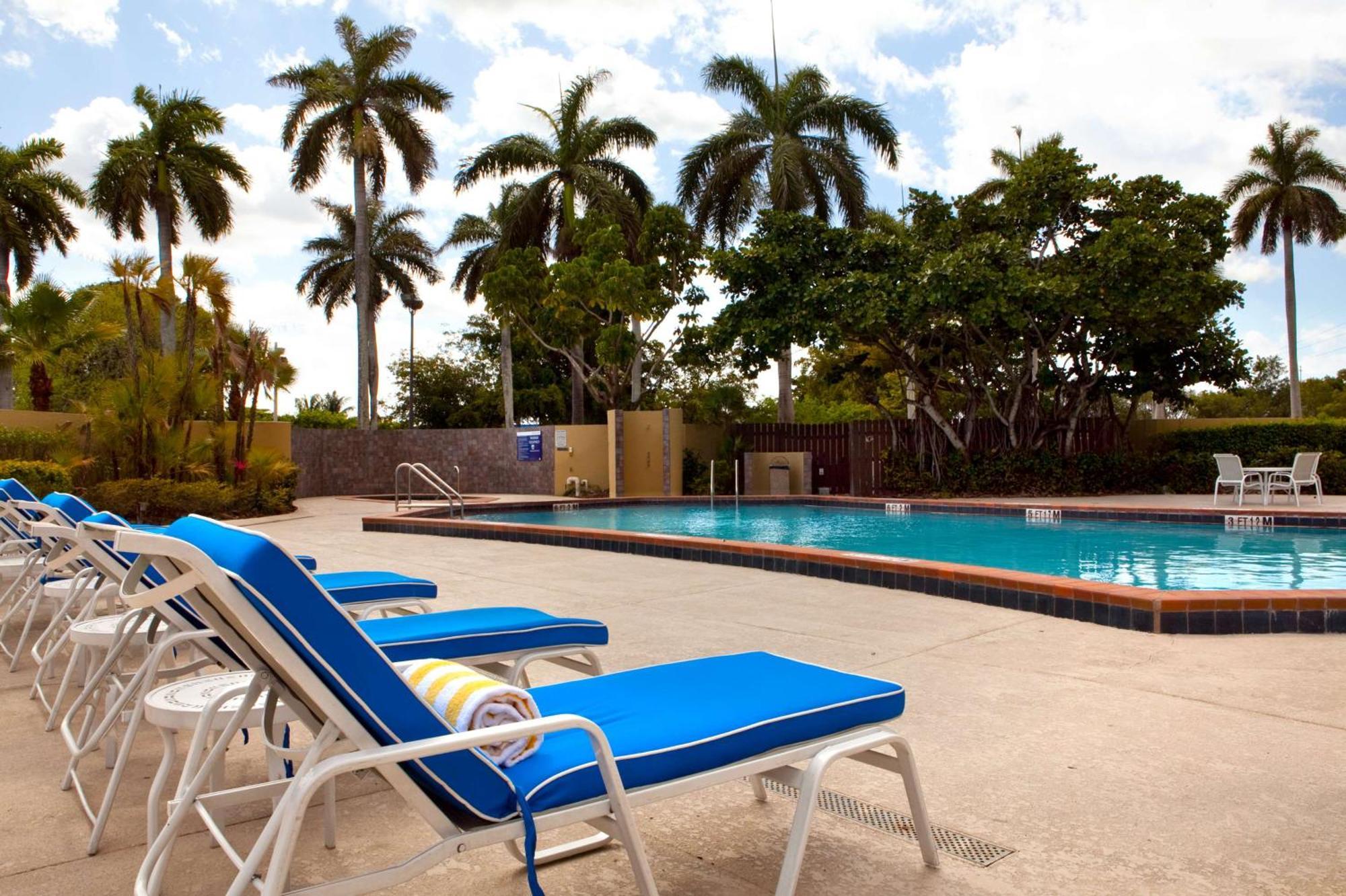 Doubletree By Hilton Hotel Miami Airport & Convention Center Exterior foto
