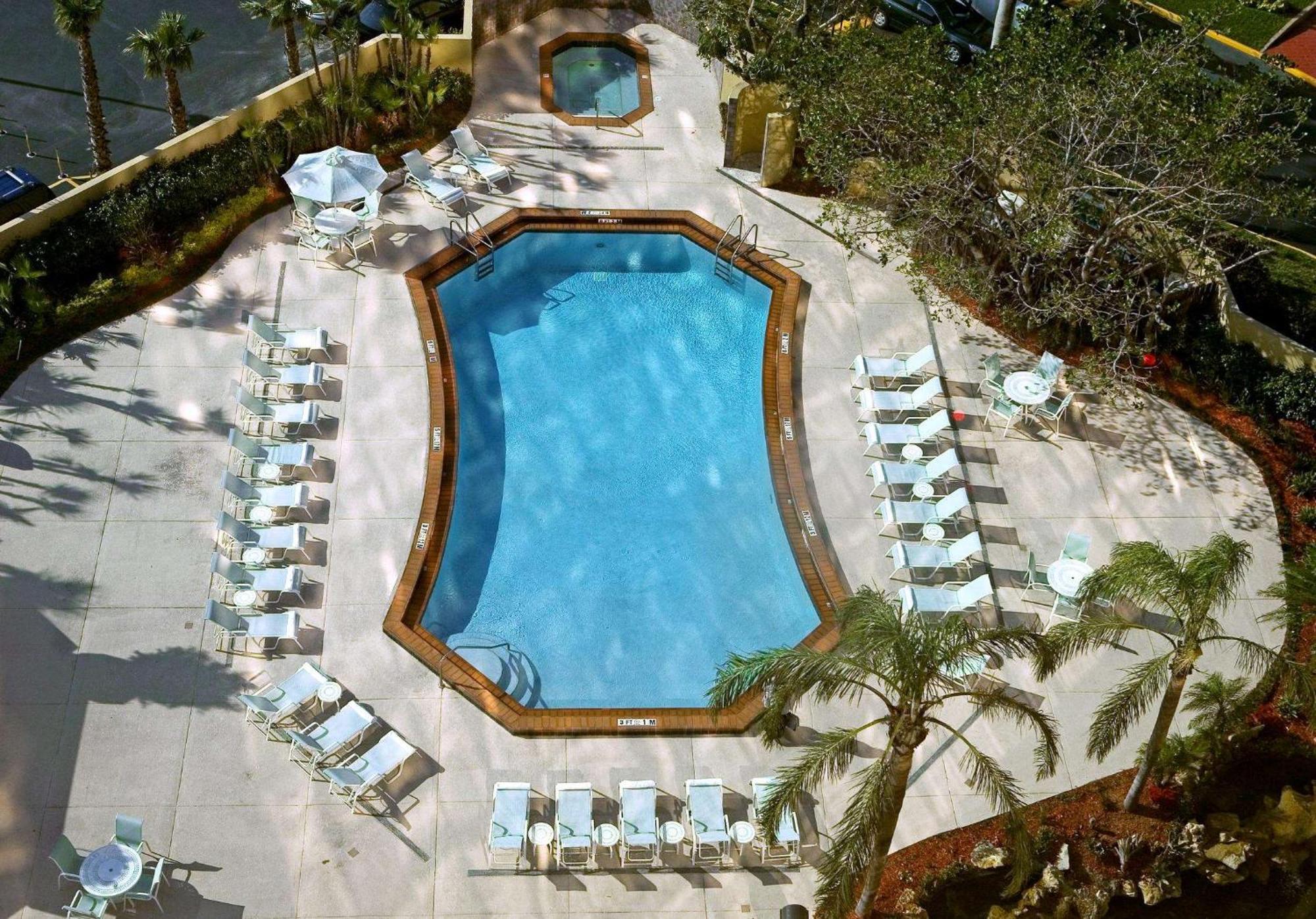 Doubletree By Hilton Hotel Miami Airport & Convention Center Exterior foto
