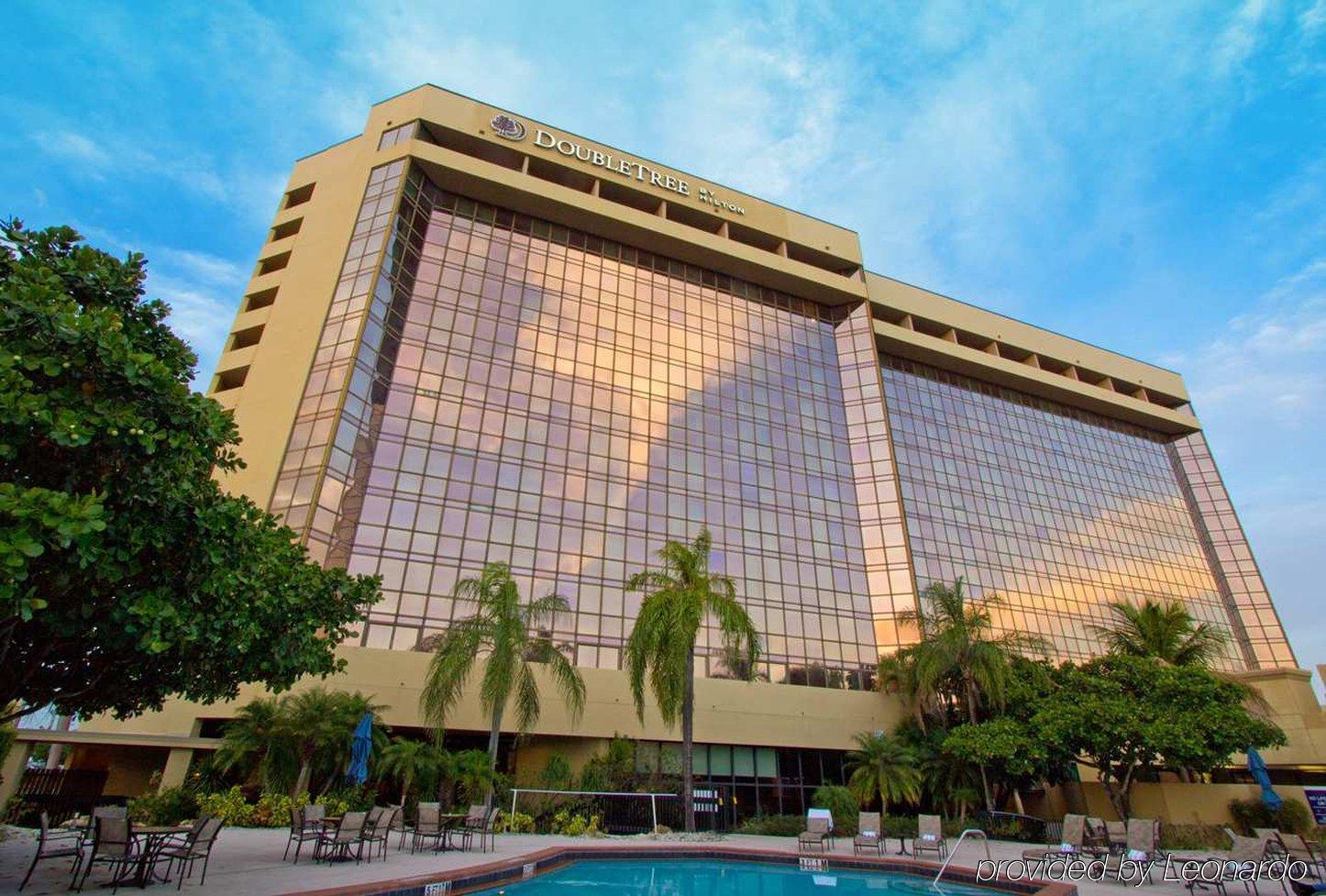 Doubletree By Hilton Hotel Miami Airport & Convention Center Exterior foto